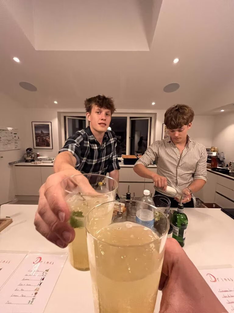 Drinks ved bar