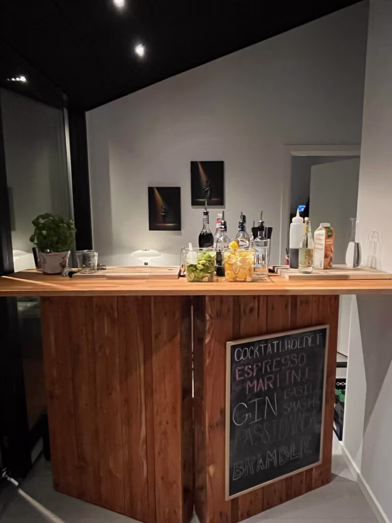 Cocktail bar