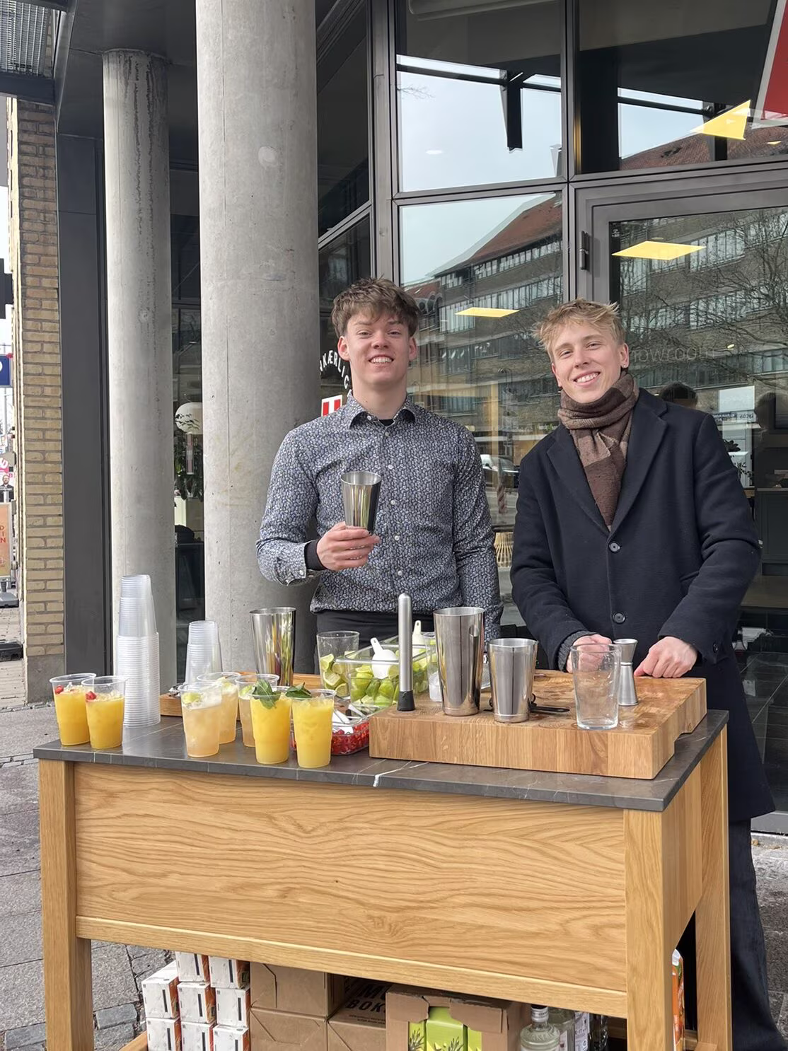 Professionel bartender i aktion